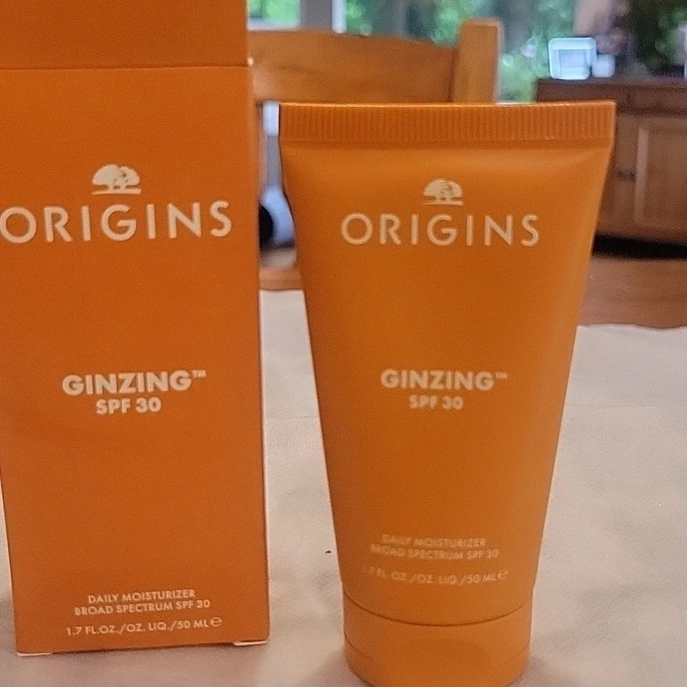 ORIGINS Ginzing SPF 30 Facial Sunscreen Moisturizer - Picture 4 of 5